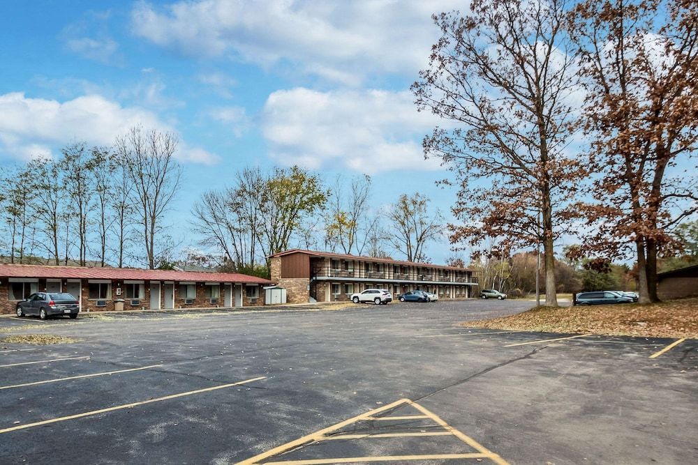 Econo Lodge Waupaca 1
