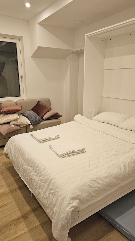 UG Neubau City Wohnung (optional Pool+Gym+2tes Bad extra buchbar) 2