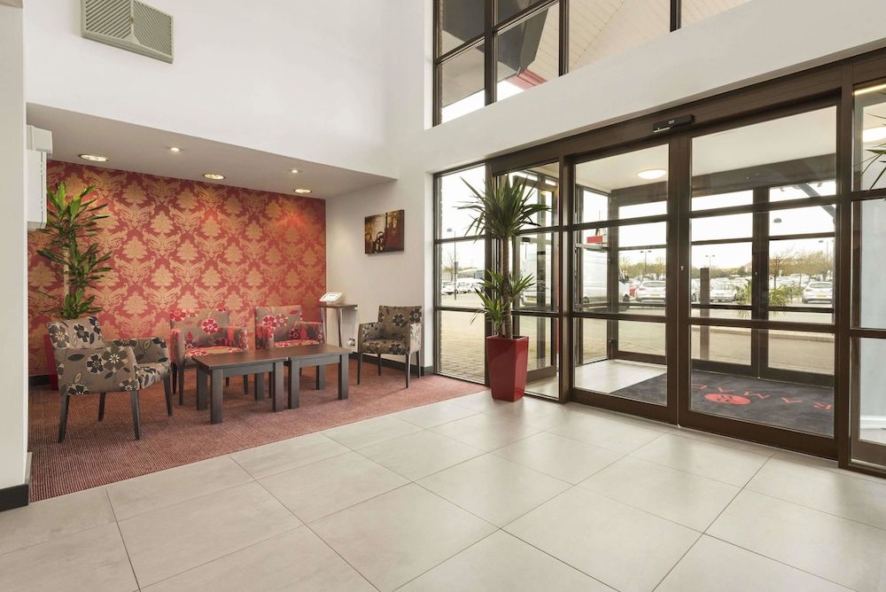 Ramada by Wyndham Cambridge 2