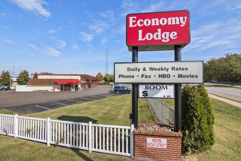 Economy Lodge Portsmouth 1