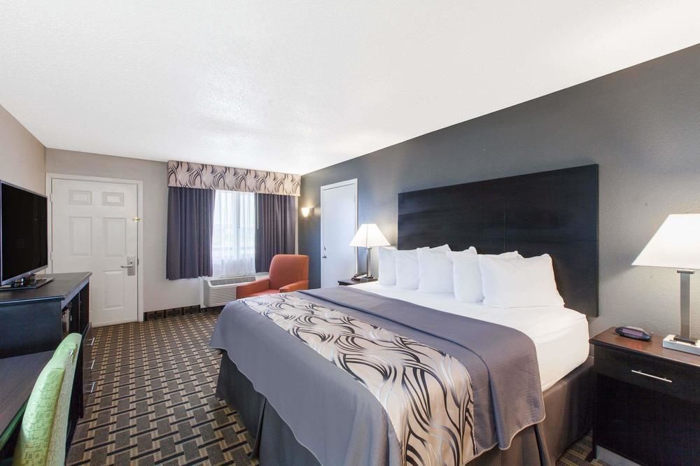 DAYS INN BY WYNDHAM ENNIS 2