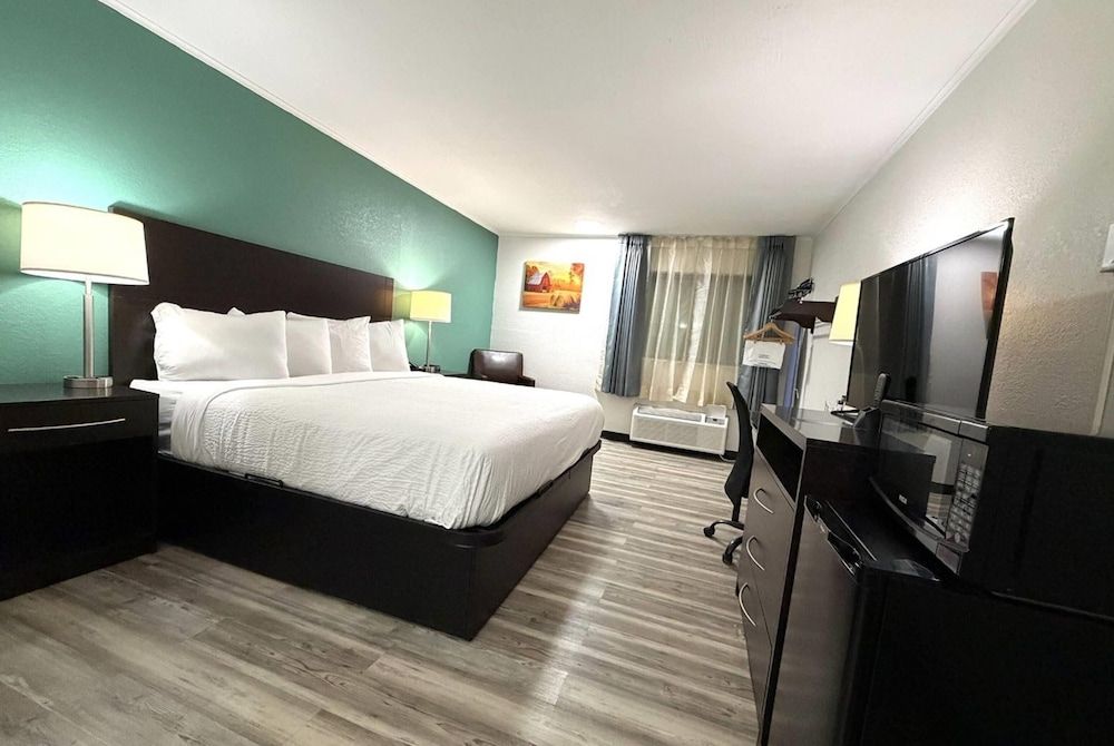 Baymont Inn & Suites by Wyndham Newton IA 1