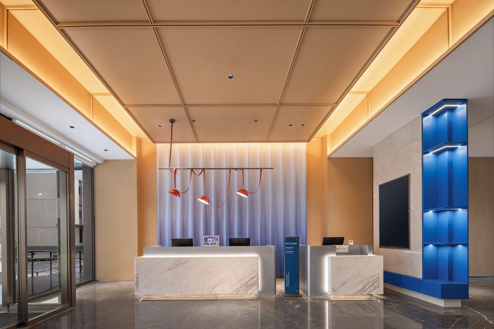 Holiday Inn Express Shenzhen Baolong Metro Station by IHG 2