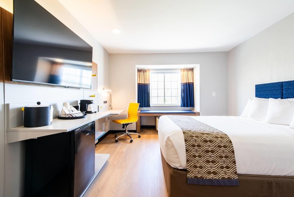 Microtel Inn & Suites by Wyndham London 1