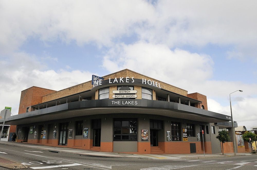 The Lakes Hotel 1