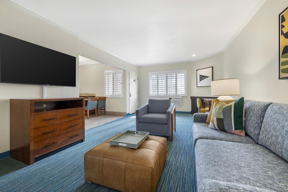 Best Western Plus Beach View Lodge Carlsbad 1