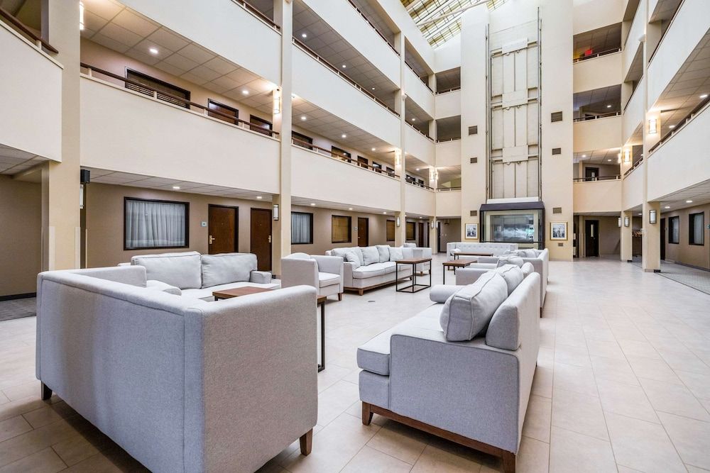 Quality Suites Lansing West 1