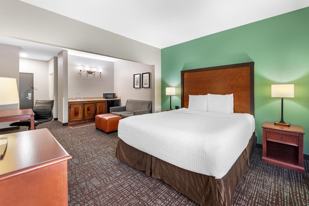 Best Western Plus Georgetown Inn & Suites 1