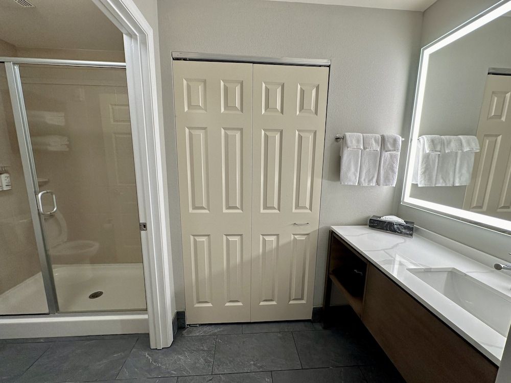 Staybridge Suites MILWAUKEE WEST-OCONOMOWOC by IHG 2