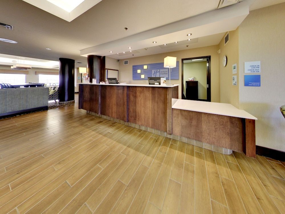 Holiday Inn Express & Suites EDMONTON-INTERNATIONAL AIRPORT by IHG 2