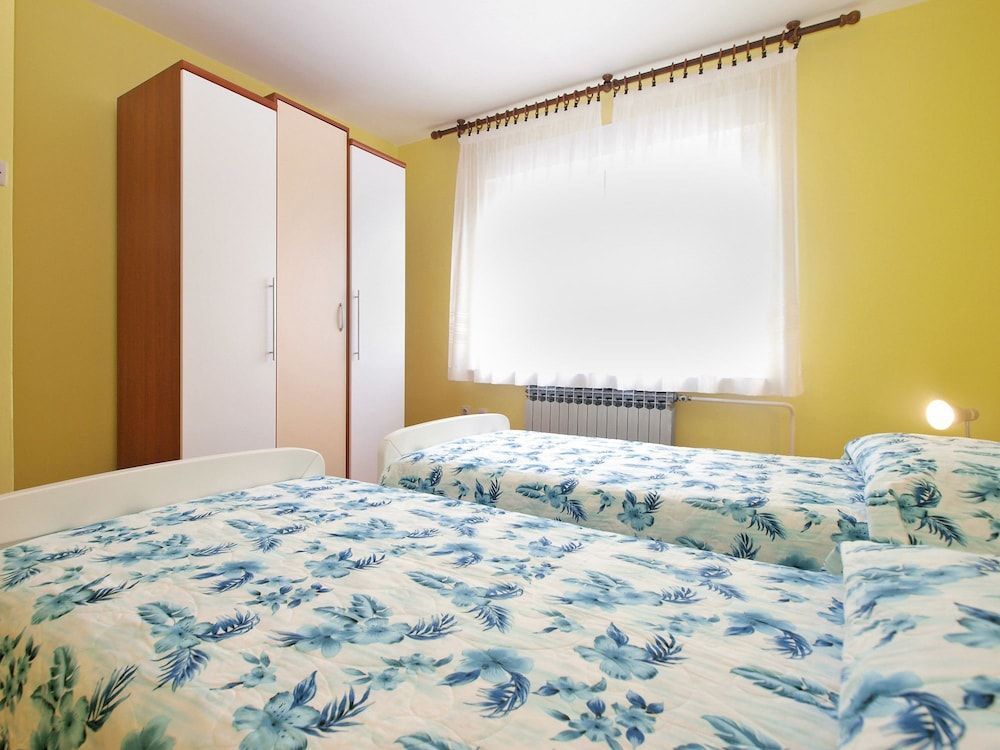 Apartment 1704 2