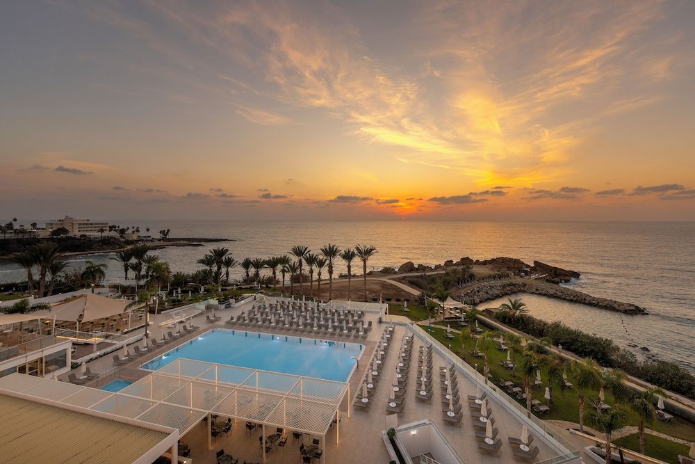 Queens Bay Hotel 1