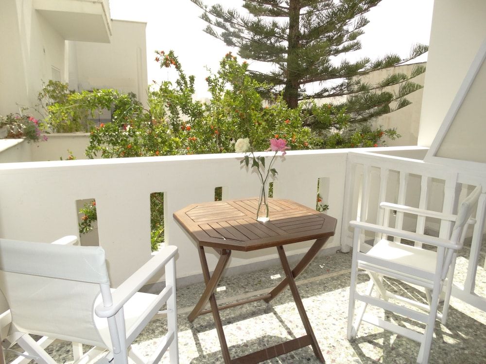 Naxos Lane Center 1