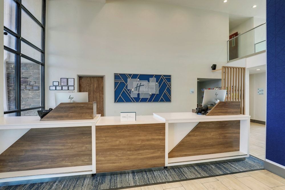Holiday Inn Express & Suites BRANSON 76 CENTRAL by IHG 2