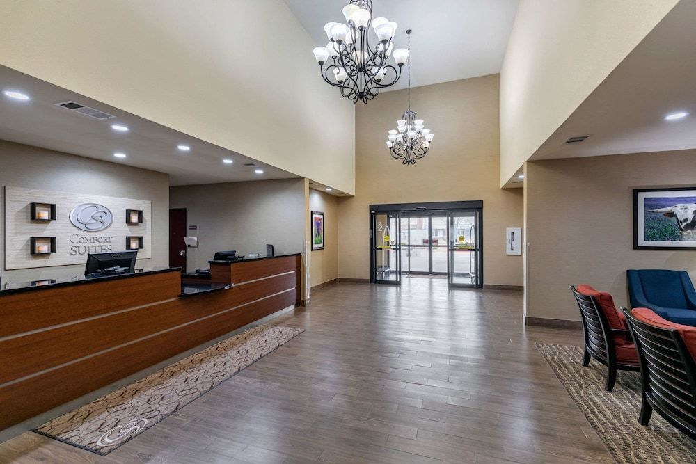 Comfort Suites Ennis 2