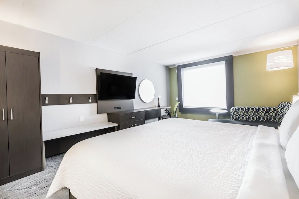 Holiday Inn Express & Suites TORONTO AIRPORT SOUTH by IHG 2