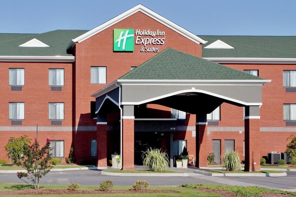 Holiday Inn Express & Suites SUFFOLK by IHG 1