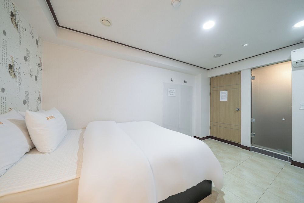 Kyoung Dong Hotel Myeongdong 2