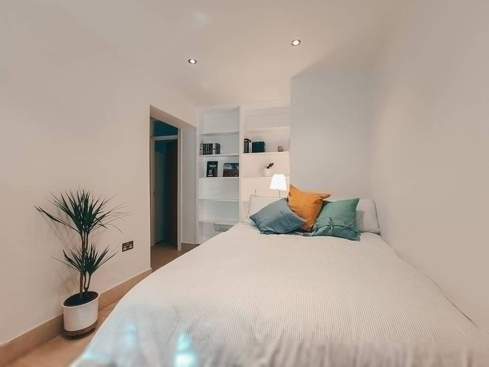 The Sandy Studio Flat in Petersham 1
