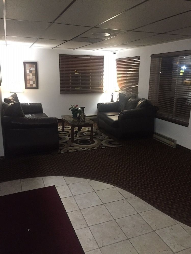 Sunset Inn & Suites - Lincoln Airport 2