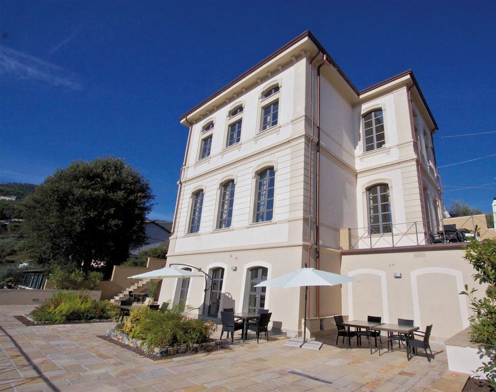Miramare Apartments&Suites 1