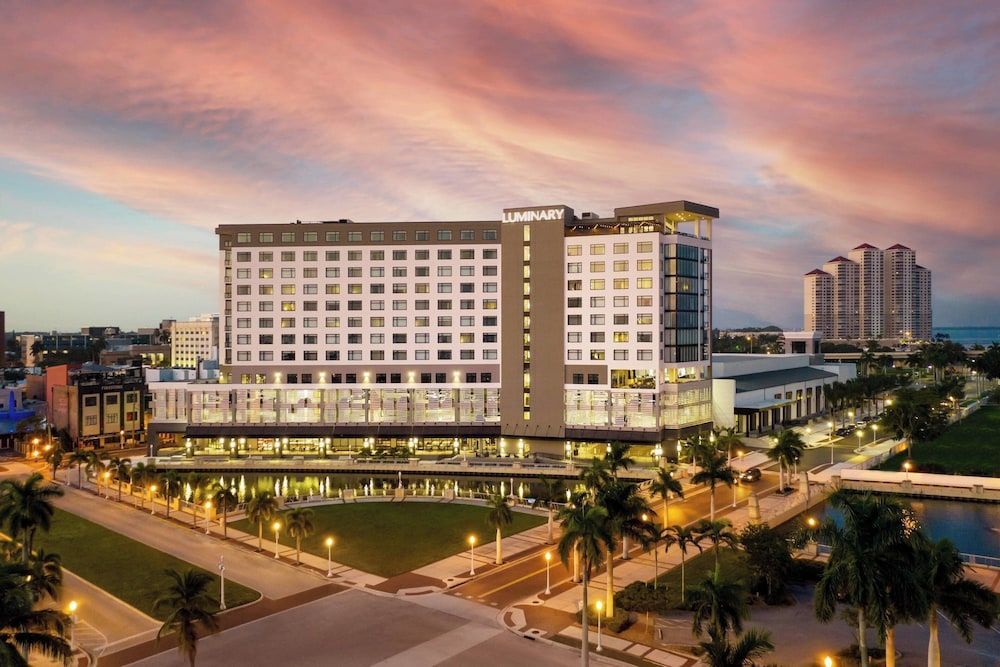 Luminary Hotel & Co., Autograph Collection 1