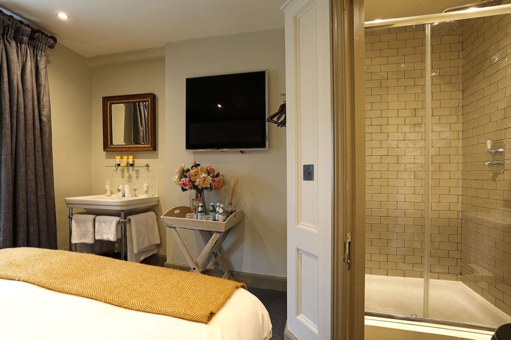 The Wheatsheaf Inn 2