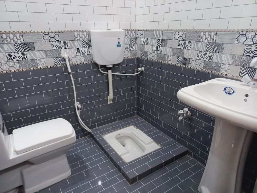 Cosy inn Near Millennium Mall 2