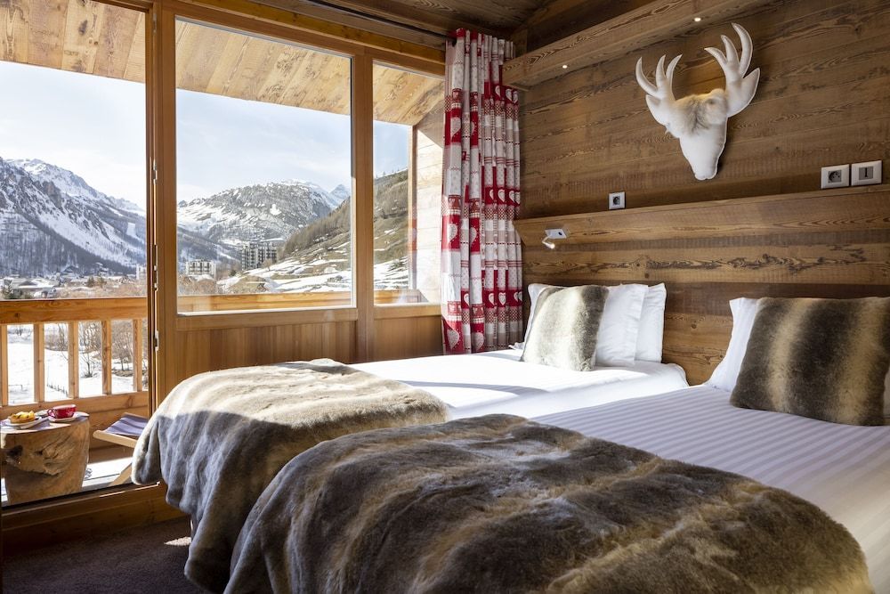 Hôtel Ski Lodge - Chambres & Appartements - Village Montana 2