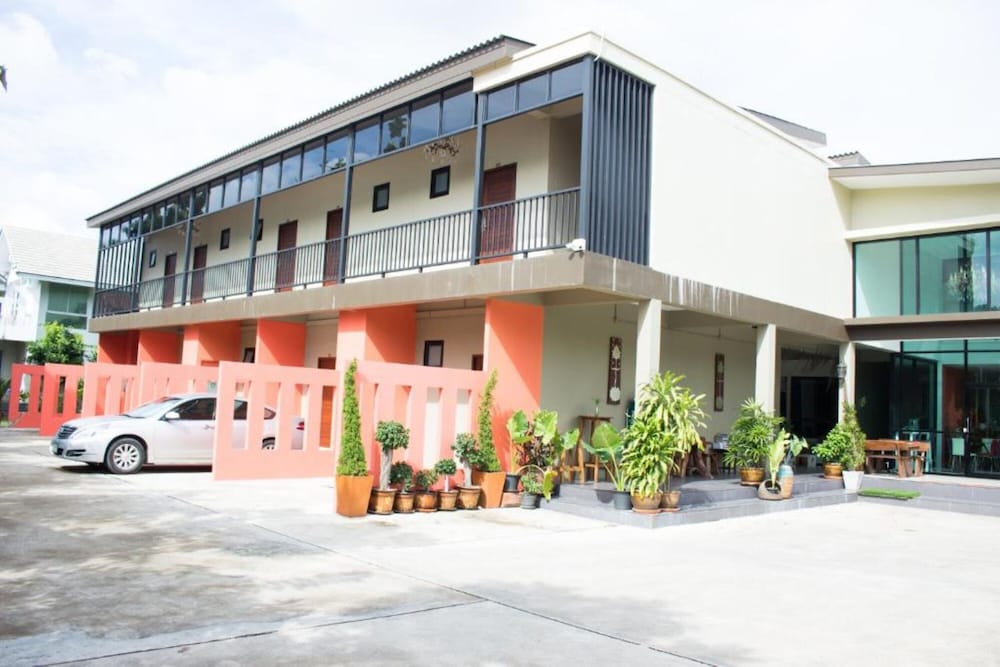 The Pool Resort 1