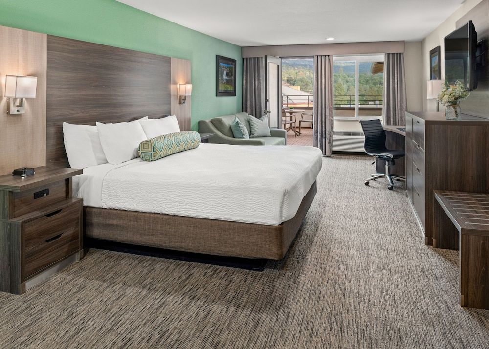 Yosemite Southgate Hotel & Suites 1