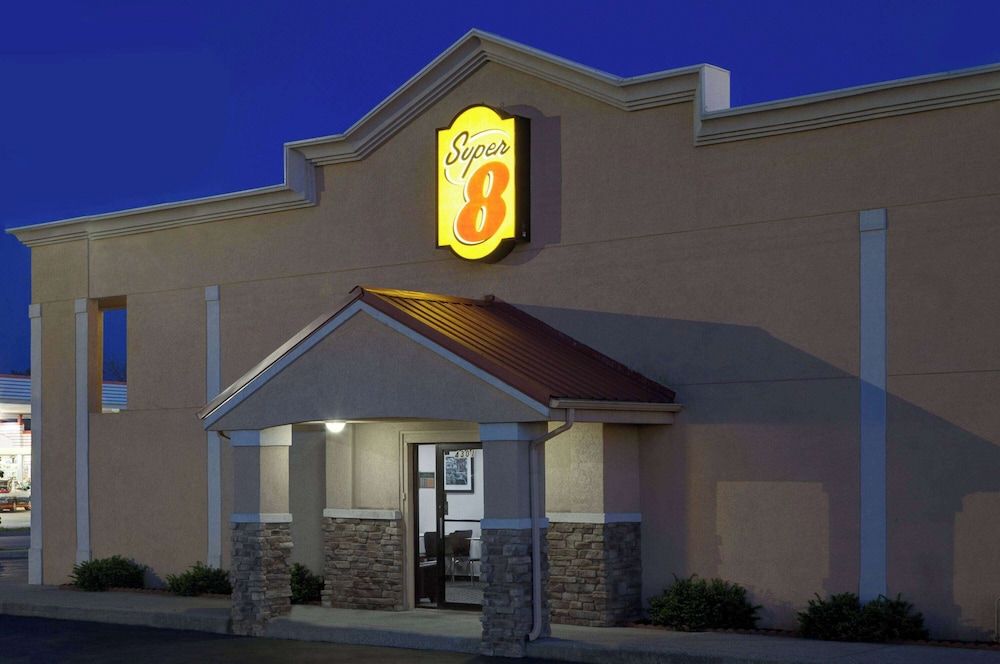 Super 8 by Wyndham Lafayette 1