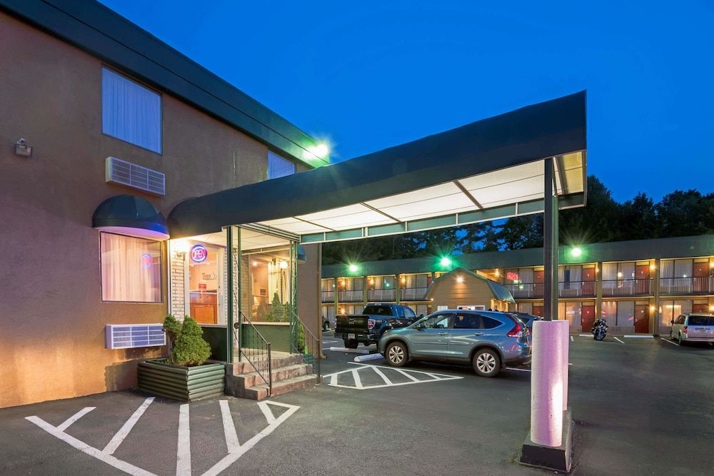Travelodge by Wyndham Beckley 1