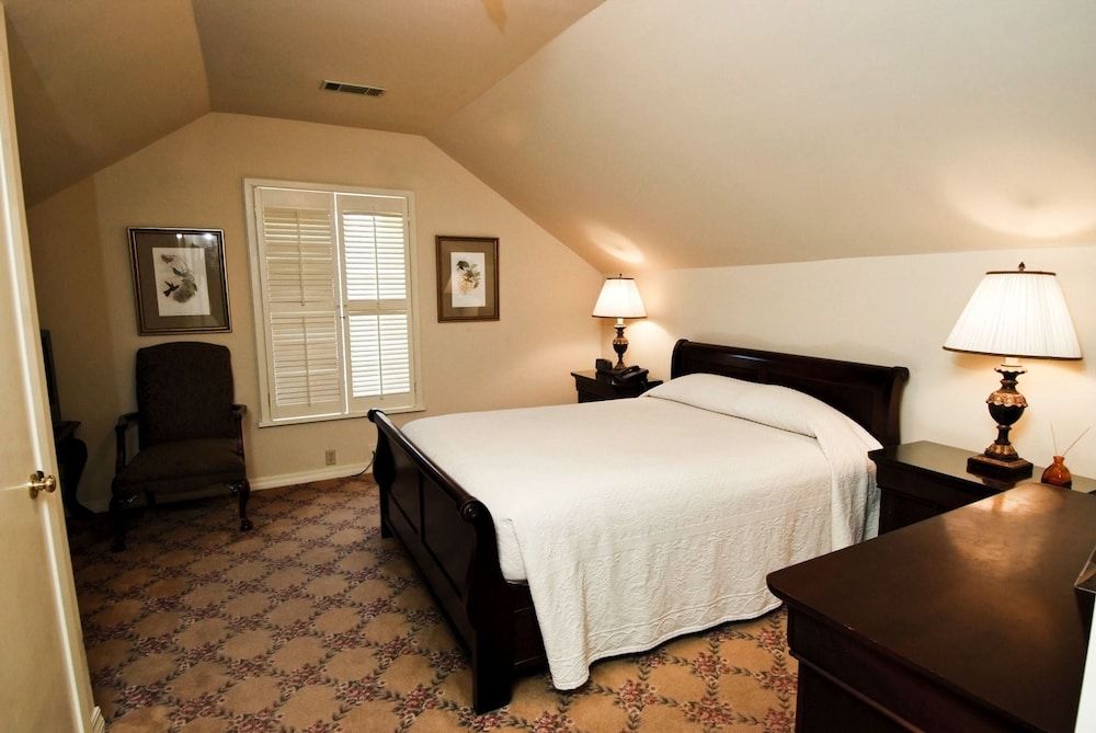 Dunleith Historic Inn 2