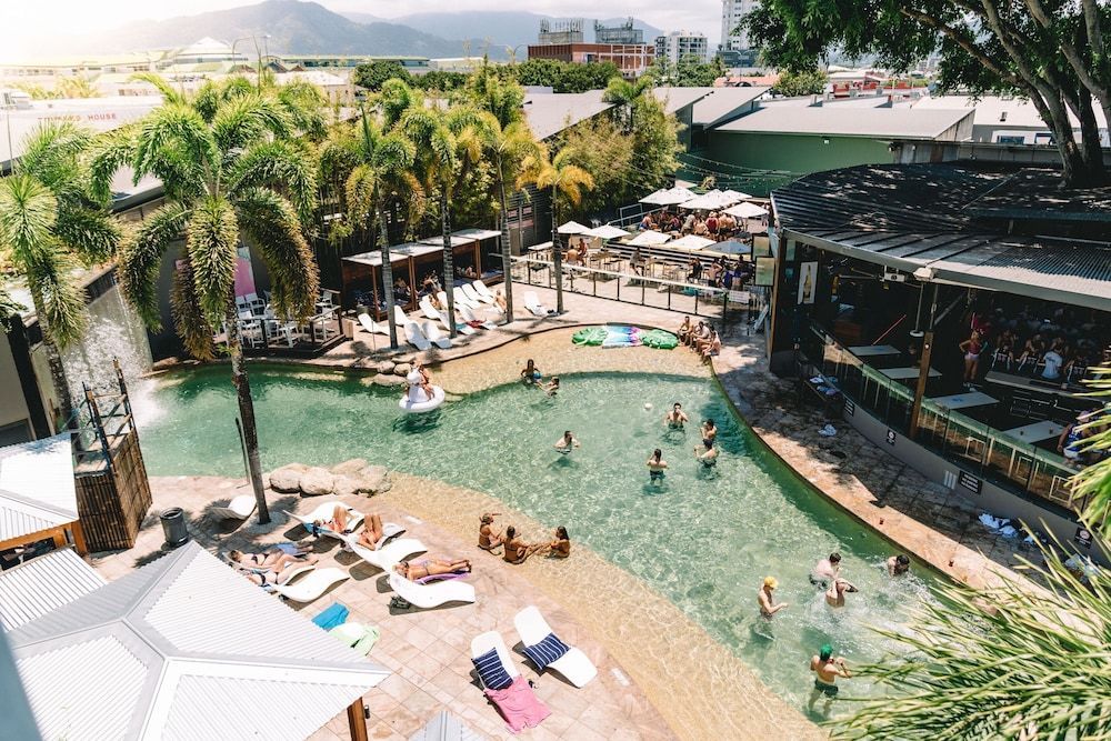 Gilligan's Hotel & Resort Cairns 1