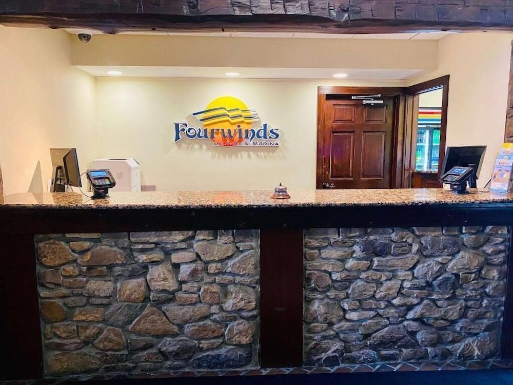 Fourwinds Lakeside Inn & Marina 2