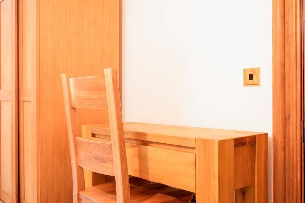 JOIVY 5 Bedroom Apt Near Meadows & George Square 2