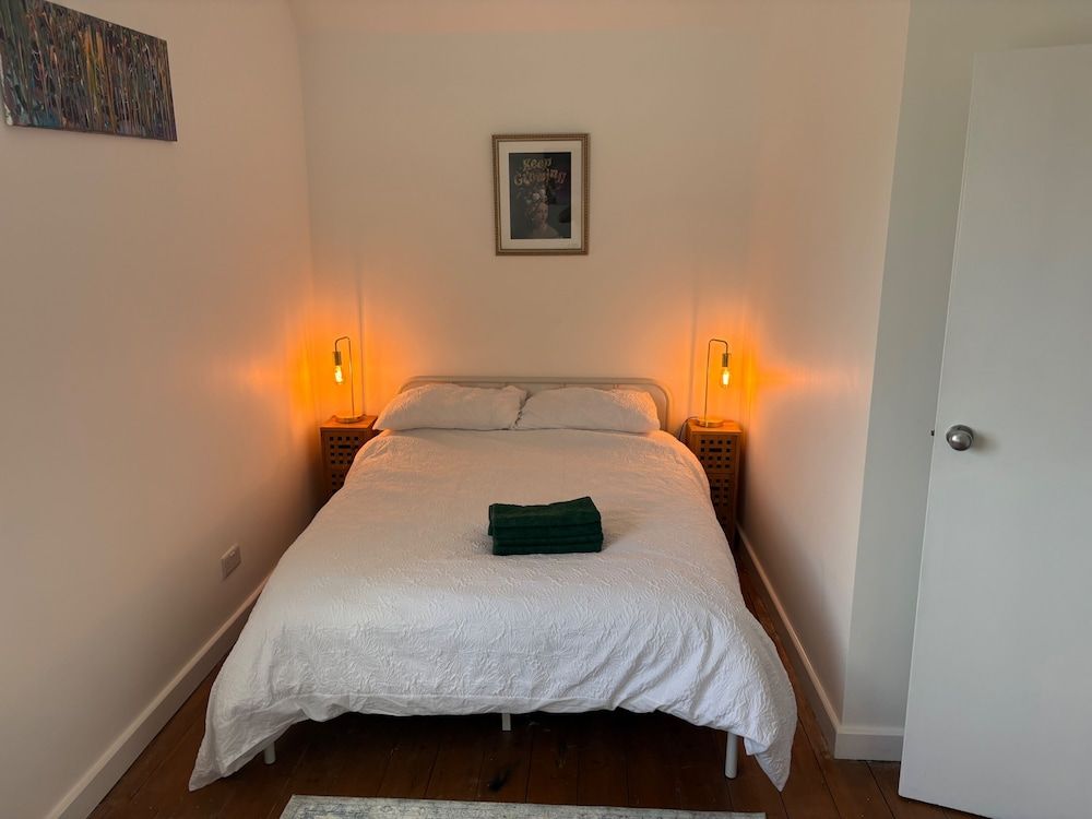 Northampton Oasis - 4 Bedroom House 2