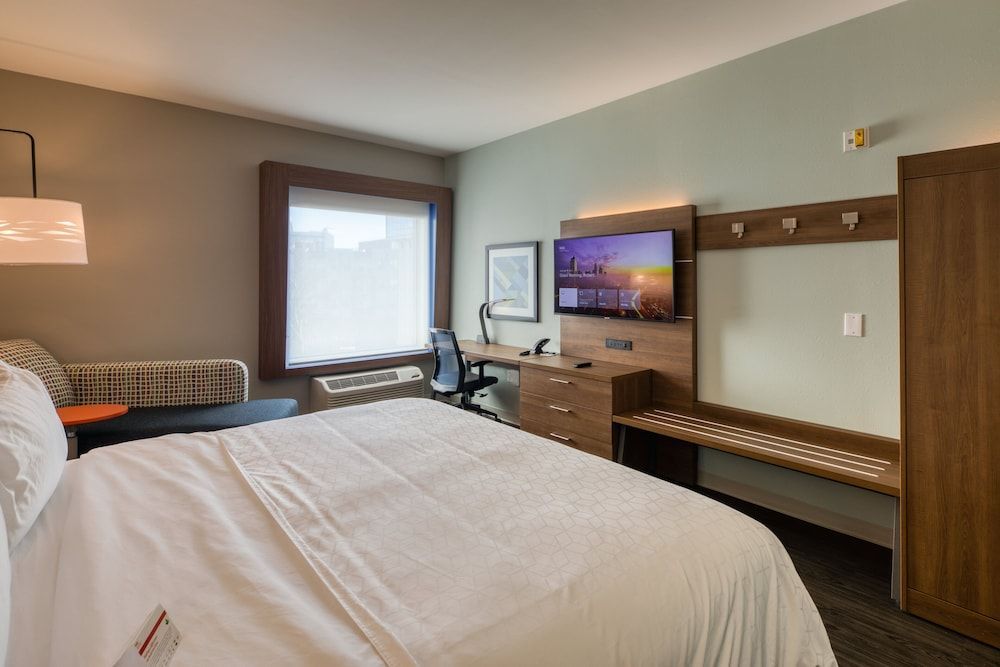 Holiday Inn Express & Suites CHARLOTTE - SOUTH END by IHG 2