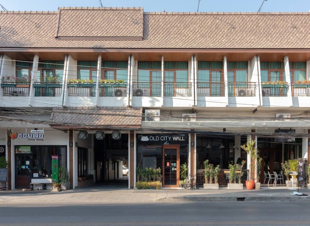 The Old City Wall Inn 1