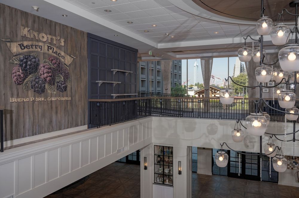 Knott's Hotel 2