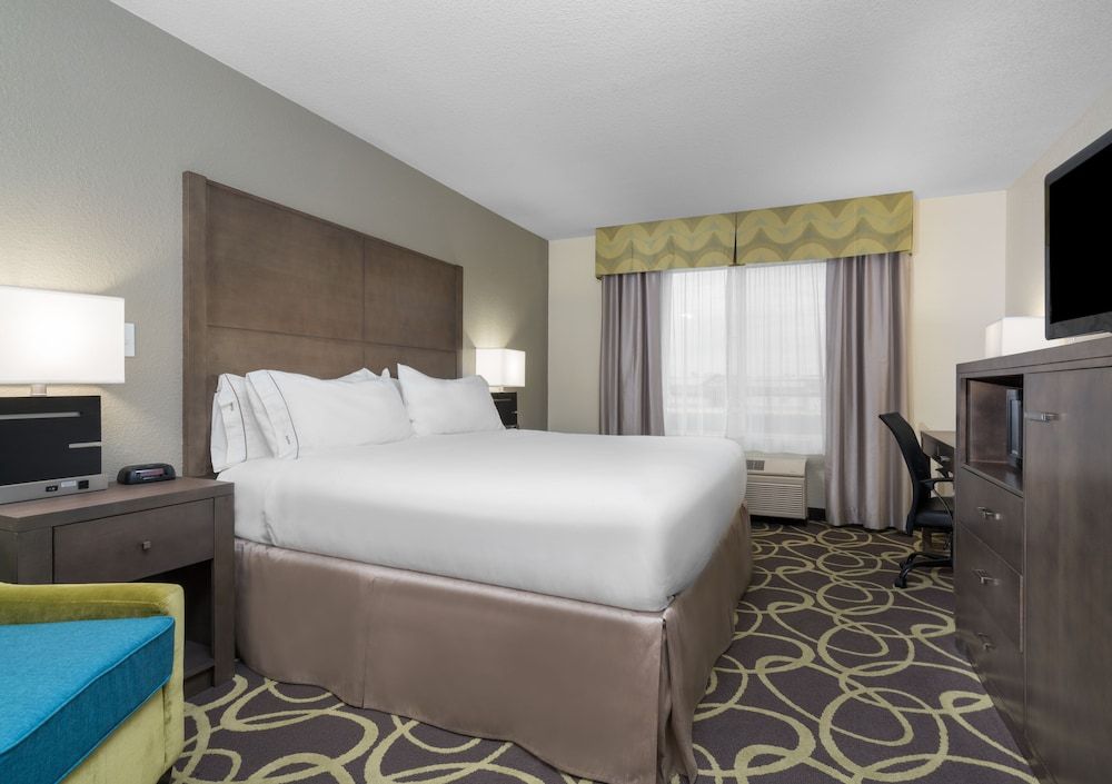 Holiday Inn Express & Suites AMES by IHG 2