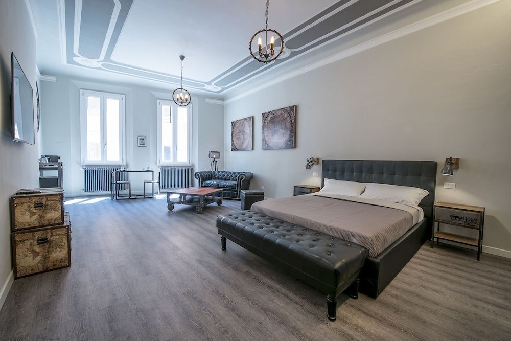 Steam House Room & Breakfast 1