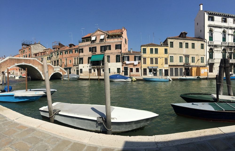 Princess Guest House Canal View 1