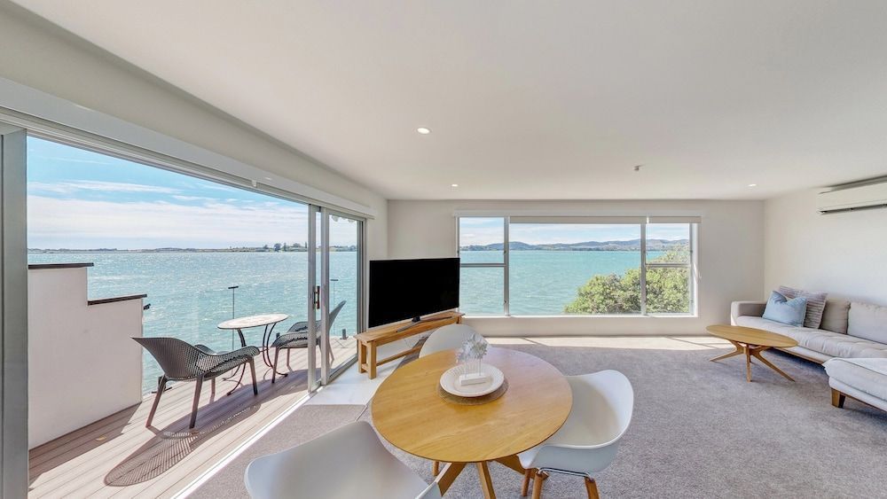 Harbour View Motel and Waterfront Apartments 1
