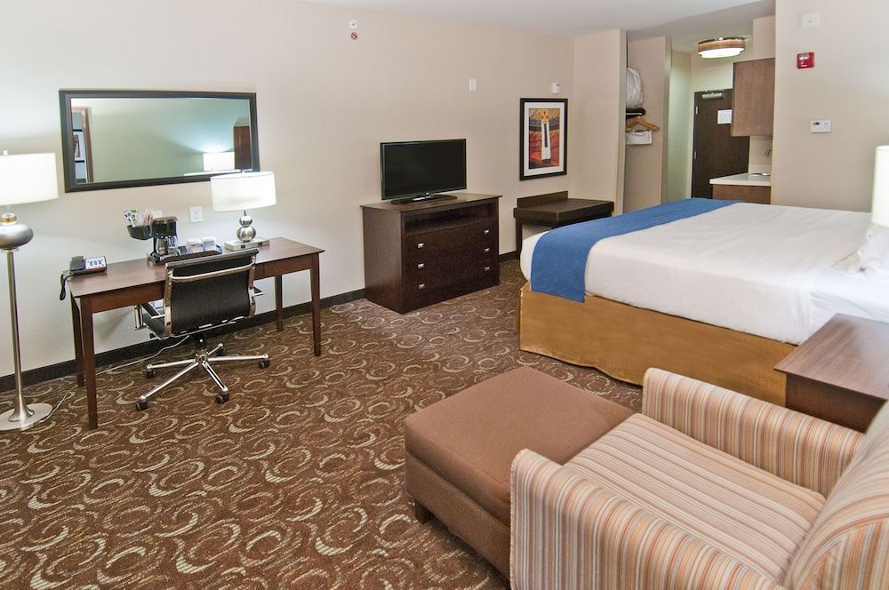 Holiday Inn Express & Suites SAN ANTONIO - FROST BANK CTR by IHG 2