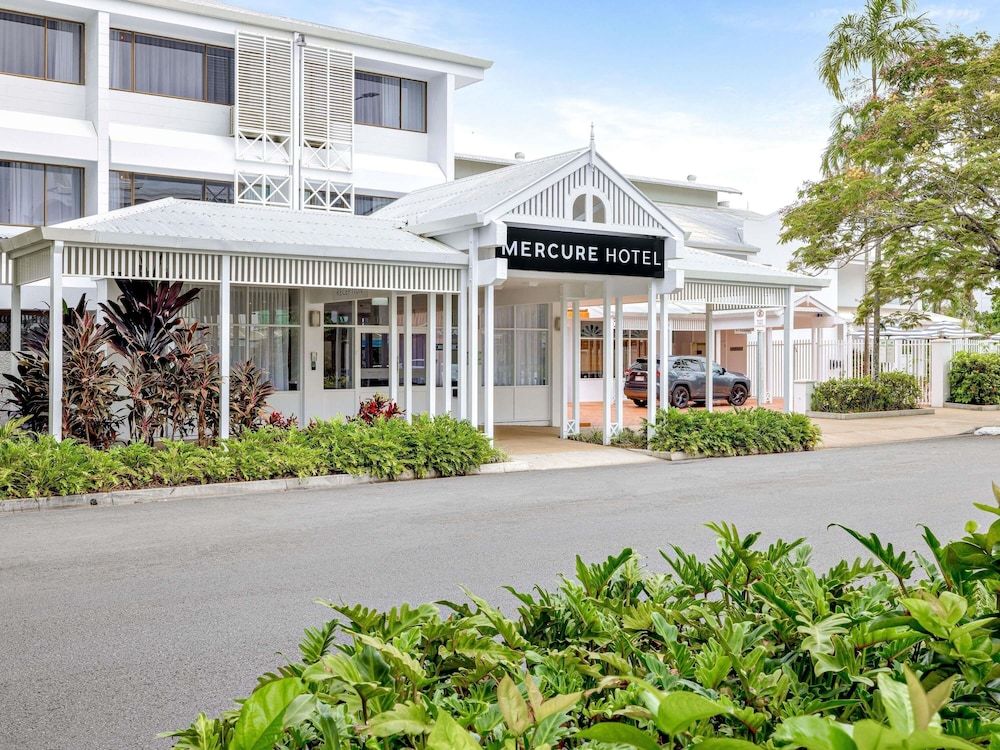 Mercure Cairns 1