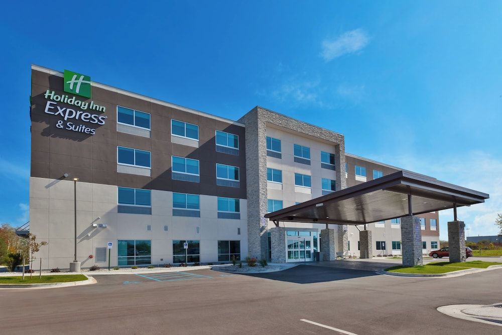 Holiday Inn Express & Suites CEDAR SPRINGS - GRAND RAPIDS N by IHG 1