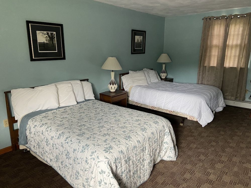 Laurelwood Inn and Steakhouse 2