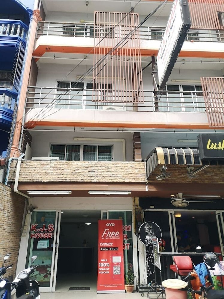 OYO 75414 KJS Pattaya 1